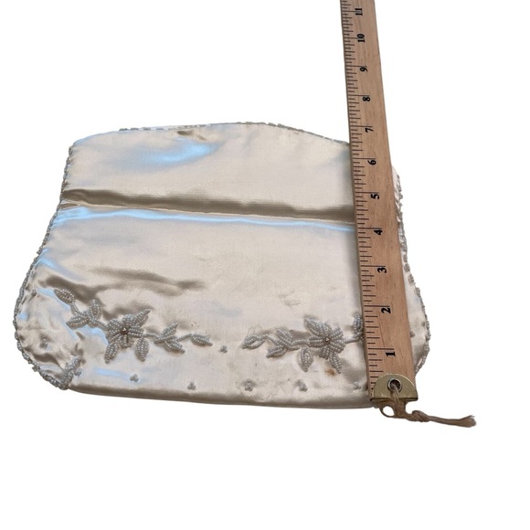 Vintage Beaded Satin/Silk Soft Bodied Clutch Purse-Made in Hong Kong 50’s/60’s - Picture 6 of 11